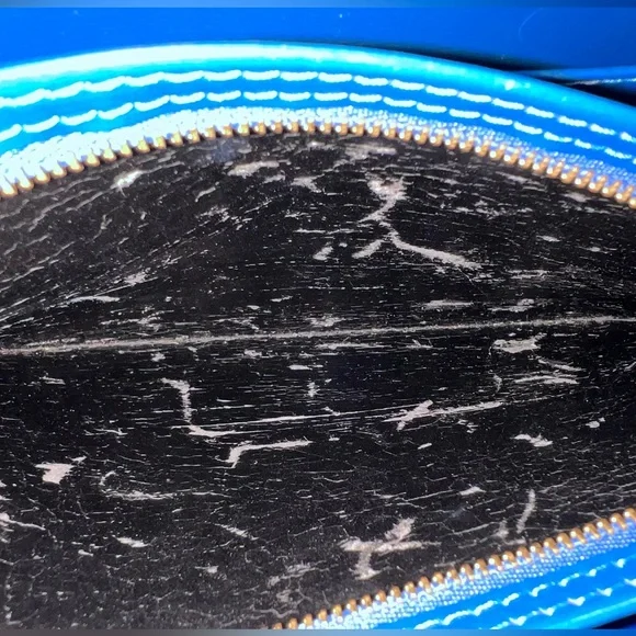 Louis Vuitton Epi Capucines Handbag - Picture 8 of 12